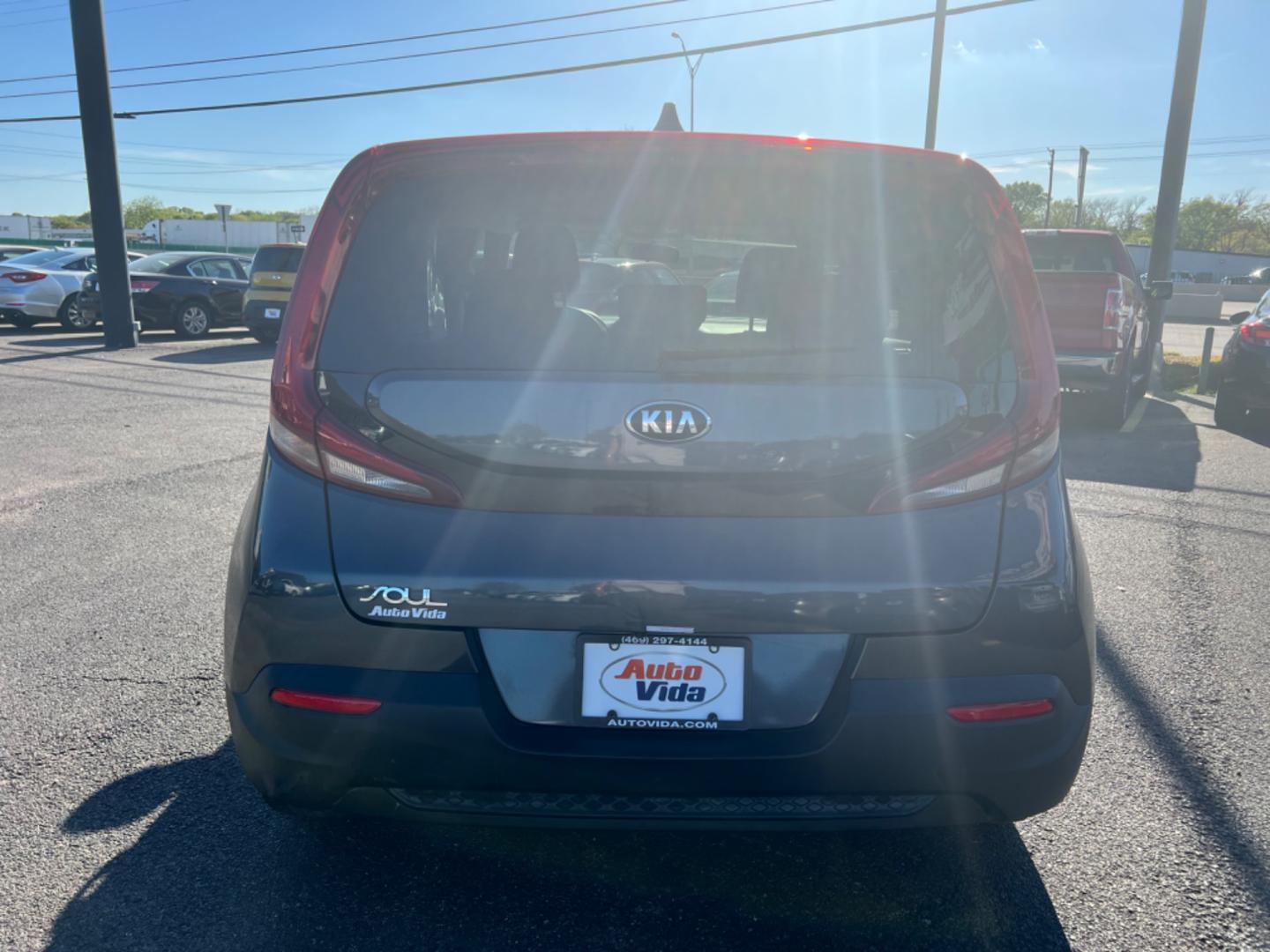 2020 GRAY Kia Soul S (KNDJ23AU6L7) with an 2.0L L4 DOHC 16V engine, CVT transmission, located at 420 I-35E, Lancaster, TX, 75146, (469) 297-4144, 32.593929, -96.823685 - Photo#8